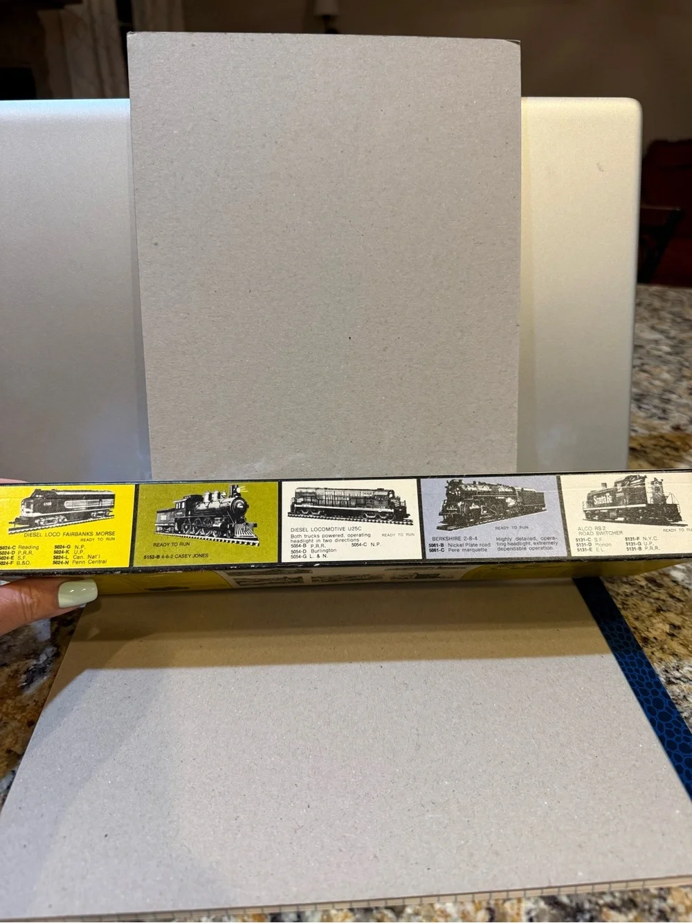 AHM 1930 Sleeper 85 Ft HO Scale #6401- BG Santa Fe #1377 New in Box